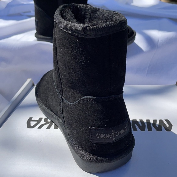 New without tags, Minnetonka Plymouth Short Boot. In original box. - Picture 2 of 8